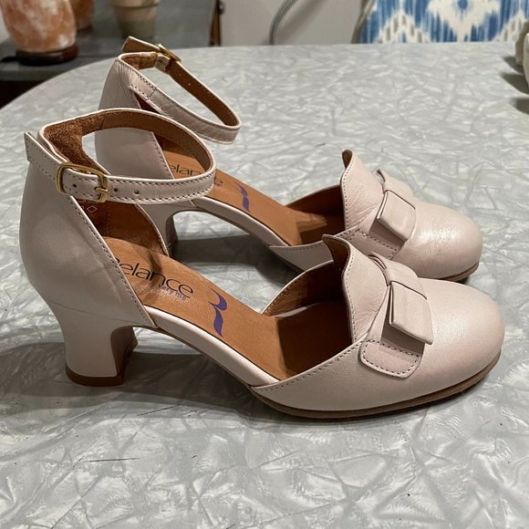 NEW Relance Very Me T-Strap Heels - Picture 3 of 6